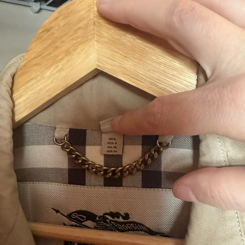 Authentic Burberry Kensington Heritage Trench Coat - Picture 4 of 9